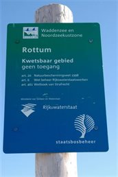 Bord: Rottum: Kwetsbaar gebied geen toegang